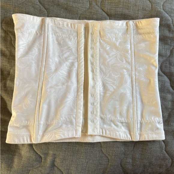 Maidenform Soft Cream waist Cincher. BRAND NEW - Picture 1 of 6